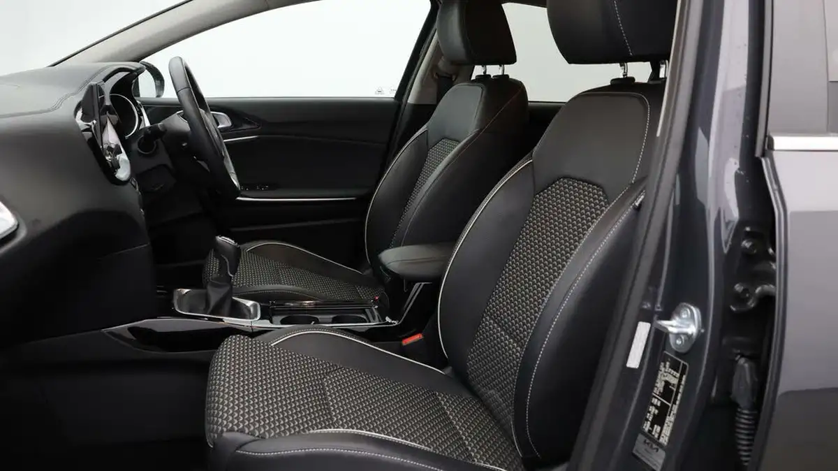 2023-kia-xceed-15-t-gdi-3-158bhp-big-13