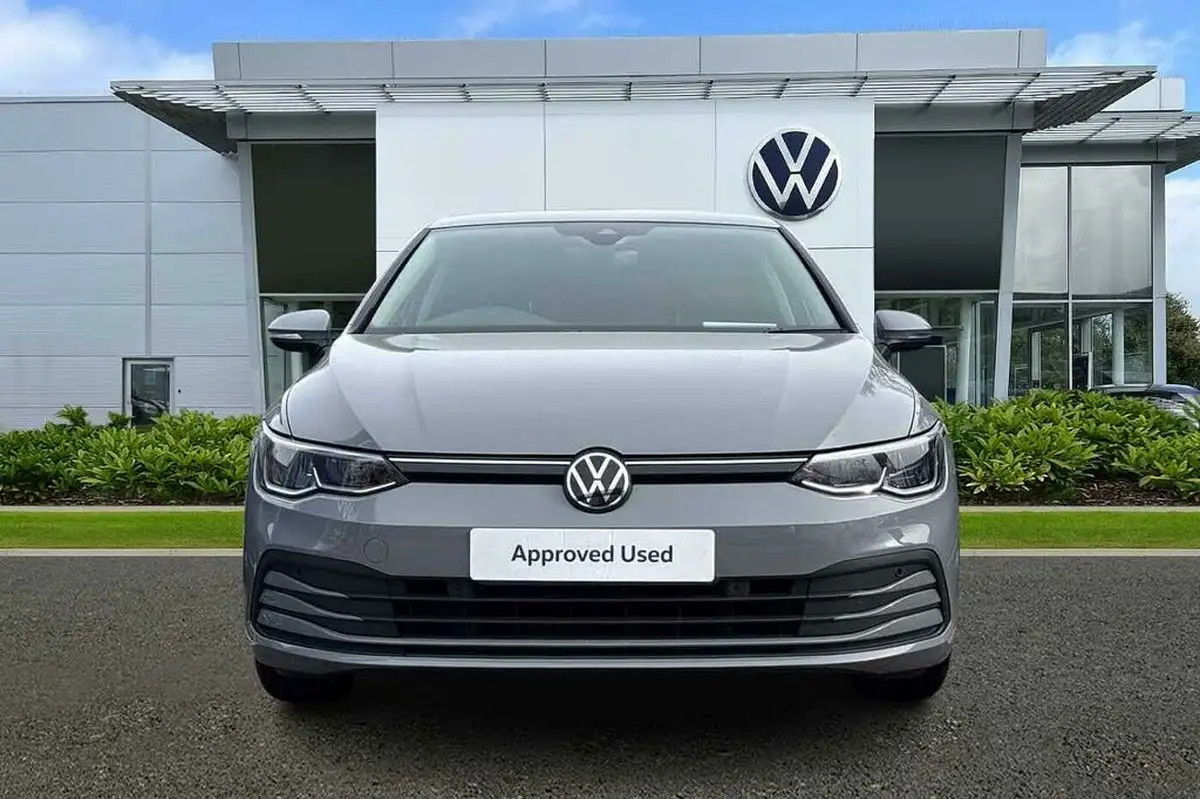 2022-volkswagen-golf-10-tsi-life-hatchback-big-6