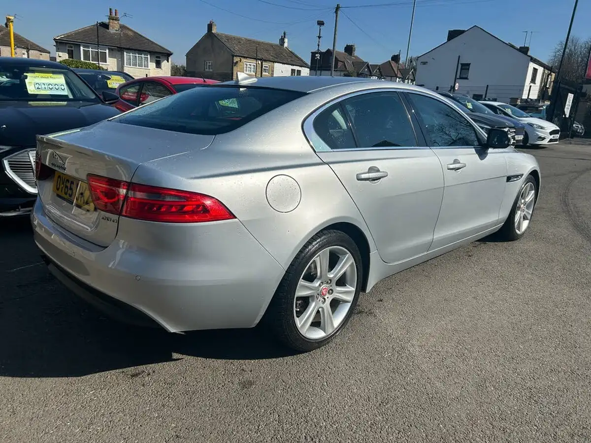 2015-jaguar-xe-20td-portfolio-180ps-auto-big-7