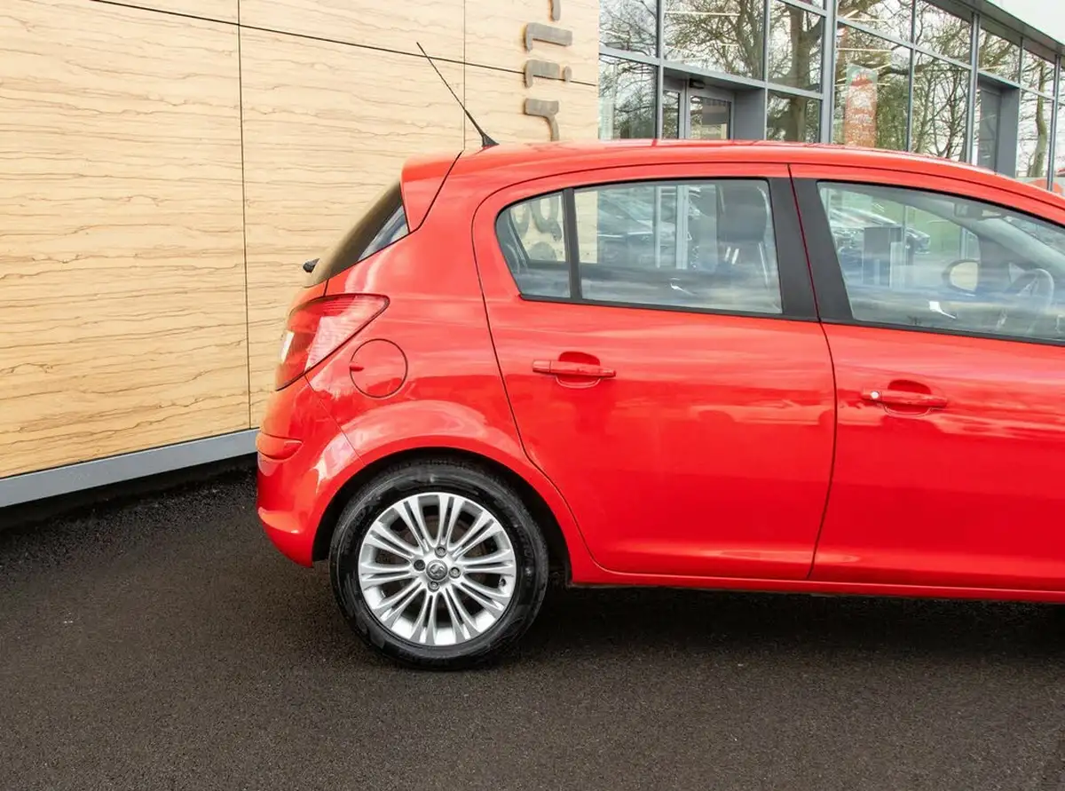 2013-vauxhall-corsa-14-se-100ps-ac-5d-1398cc-auto-big-7