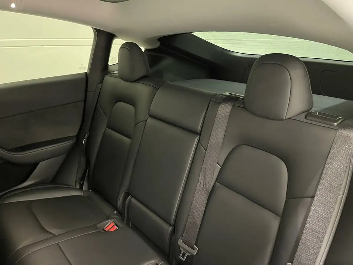 2023-tesla-model-y-e-performance-big-4