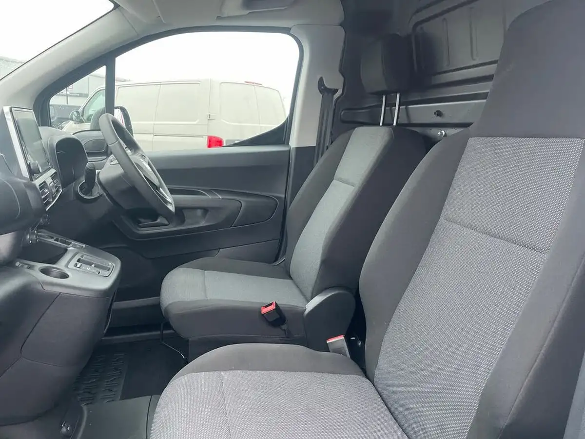 2025-vauxhall-combo-e-50kwh-prime-2300-l1h1-panel-big-9