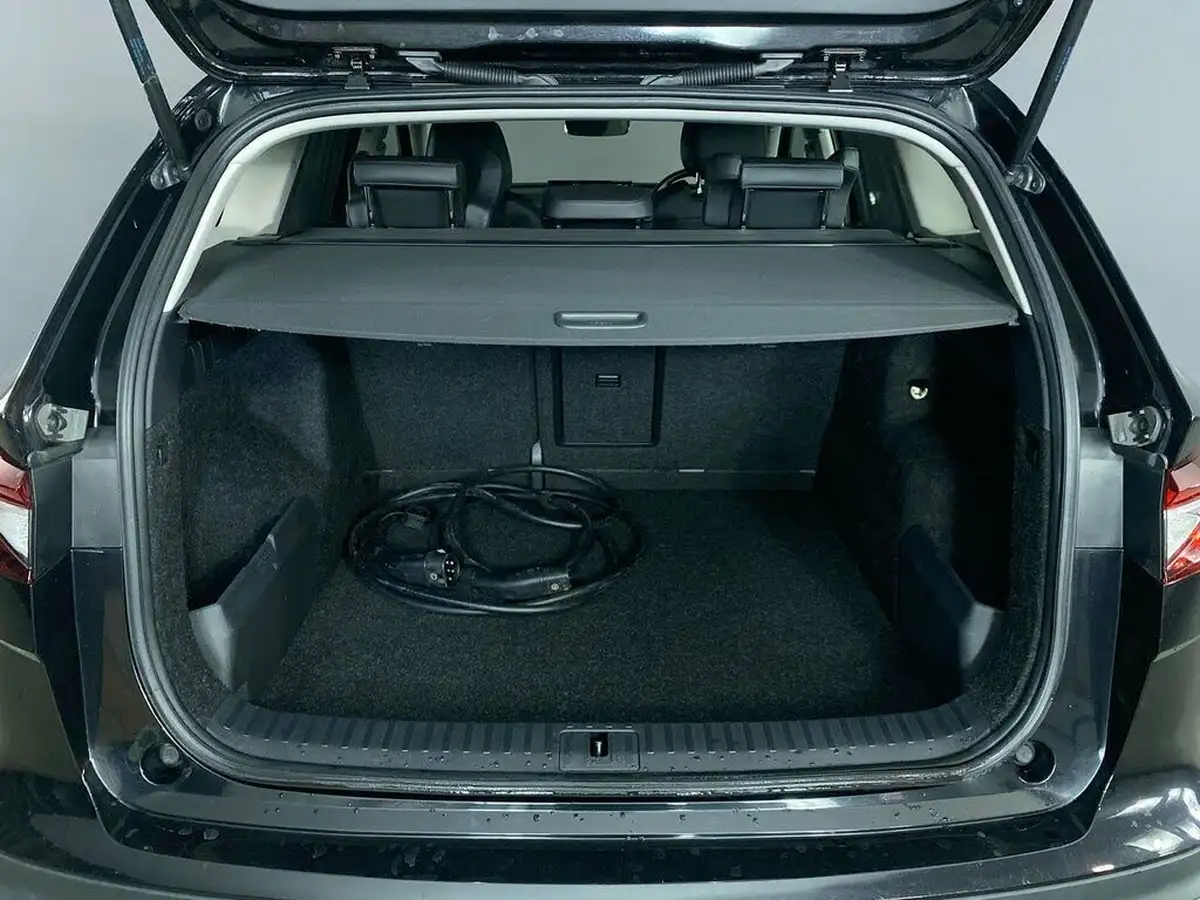 2022-skoda-enyaq-e-80-82-kwh-big-12