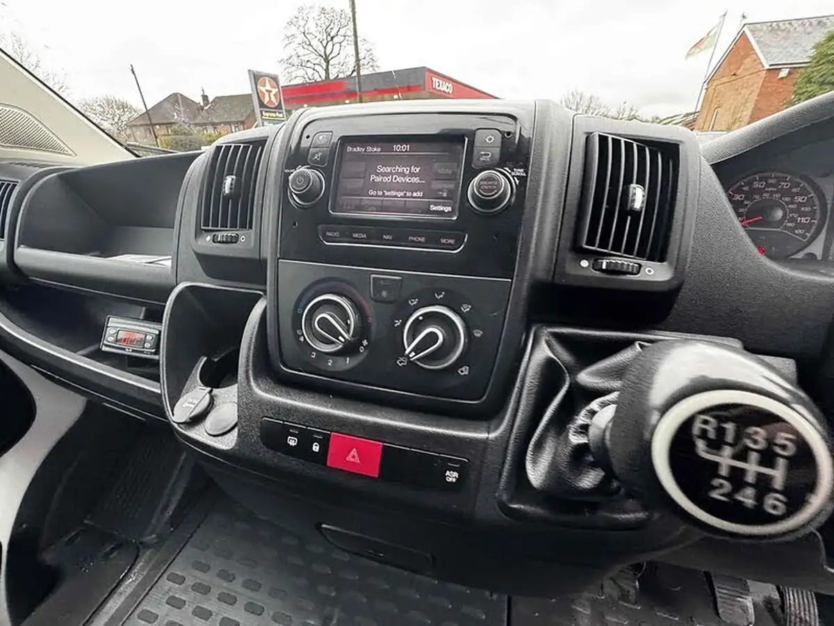 2020-citroen-relay-22bluehdi-35-l2h2-enterprise-big-29