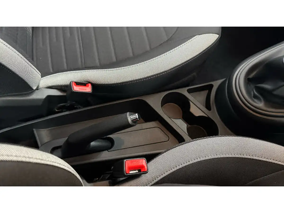 2022-hyundai-i10-12-se-connect-big-30