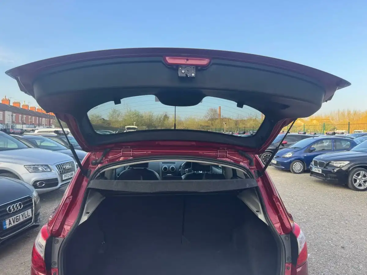 2013-nissan-qashqai-16-360-cvt-big-34