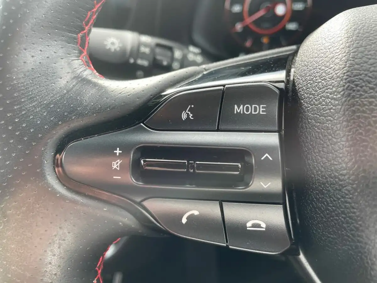 2022-hyundai-i20-10-t-gdi-n-line-dct-big-19