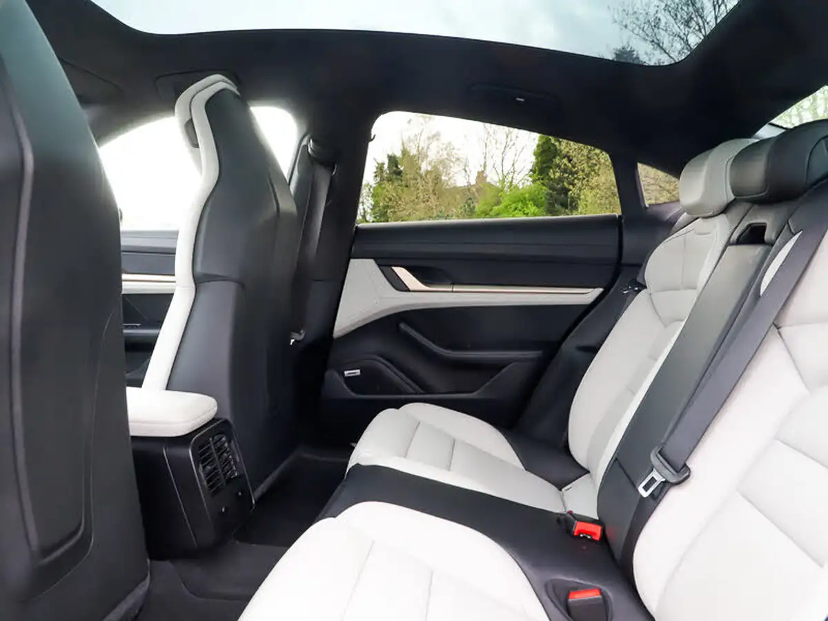 2021-porsche-taycan-e-turbo-big-5
