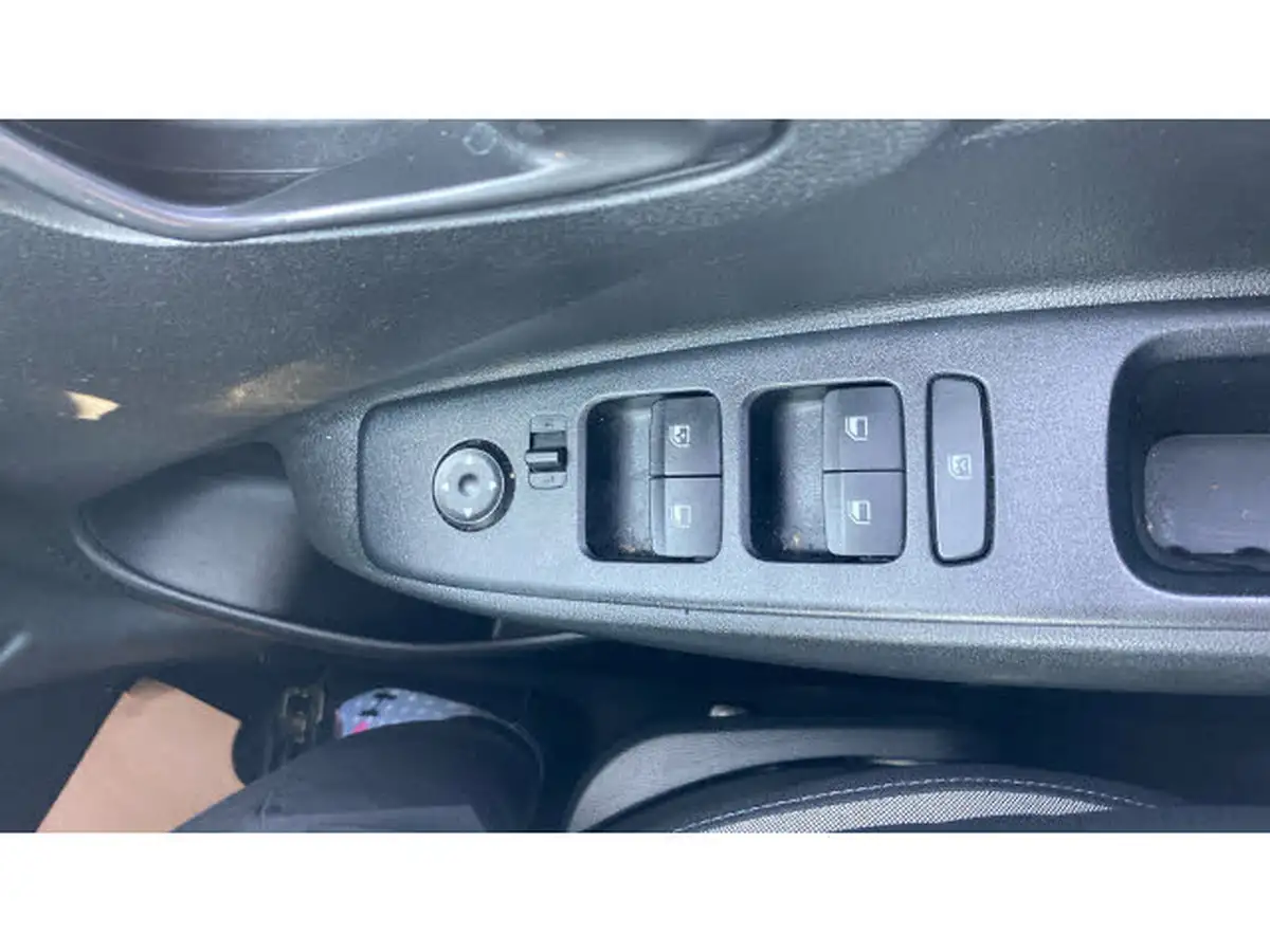 2021-hyundai-i10-10-se-connect-big-33