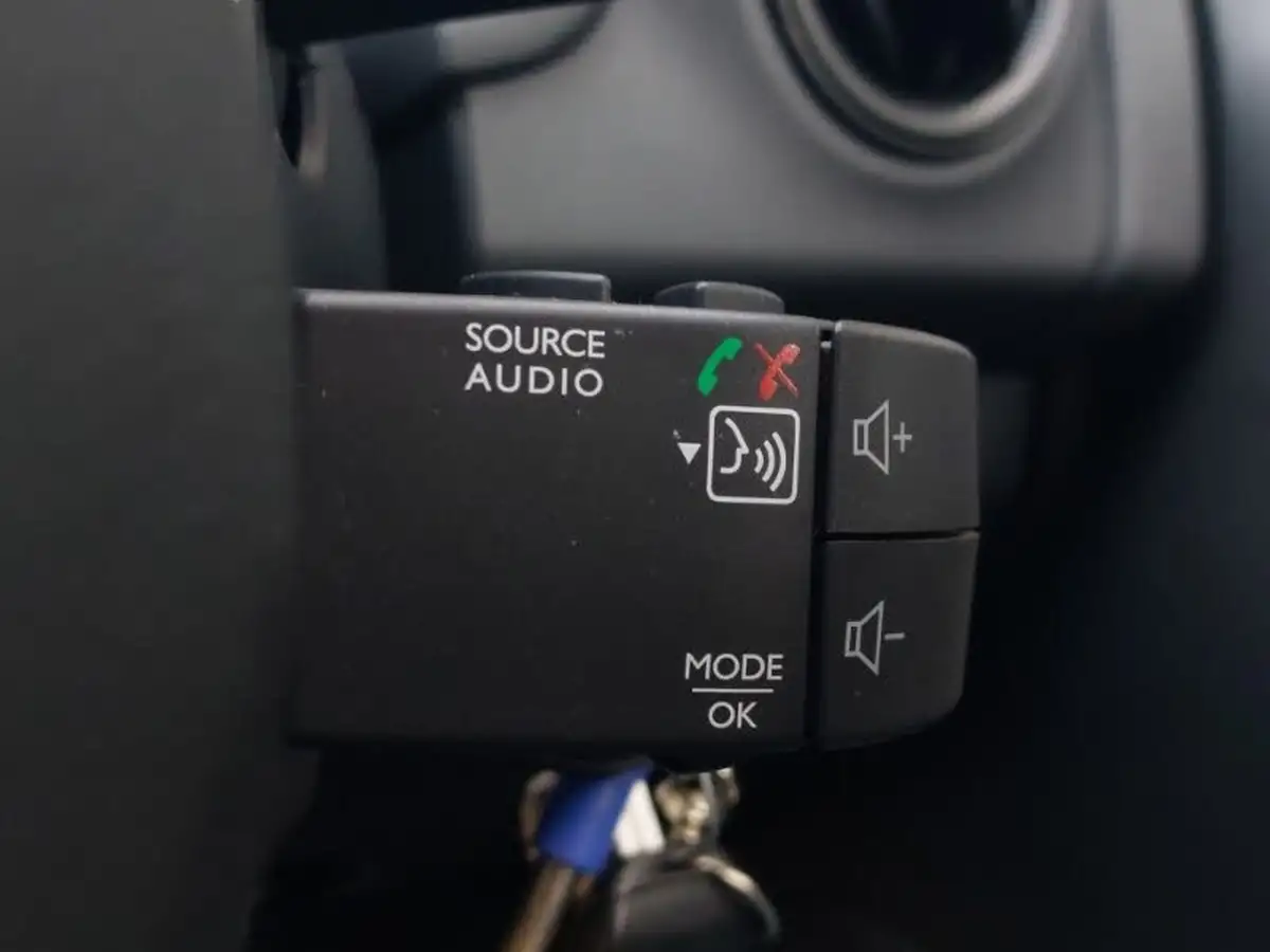2018-dacia-sandero-10-sce-essential-big-17