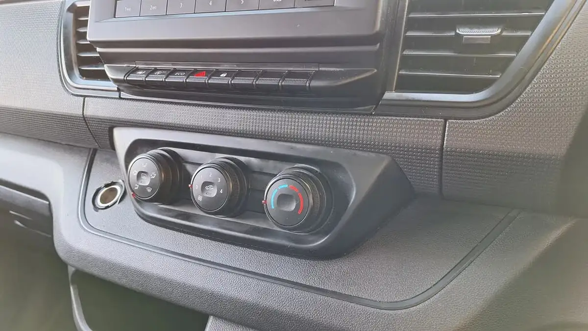 2022-renault-trafic-20dci-sl28-130-business-big-17