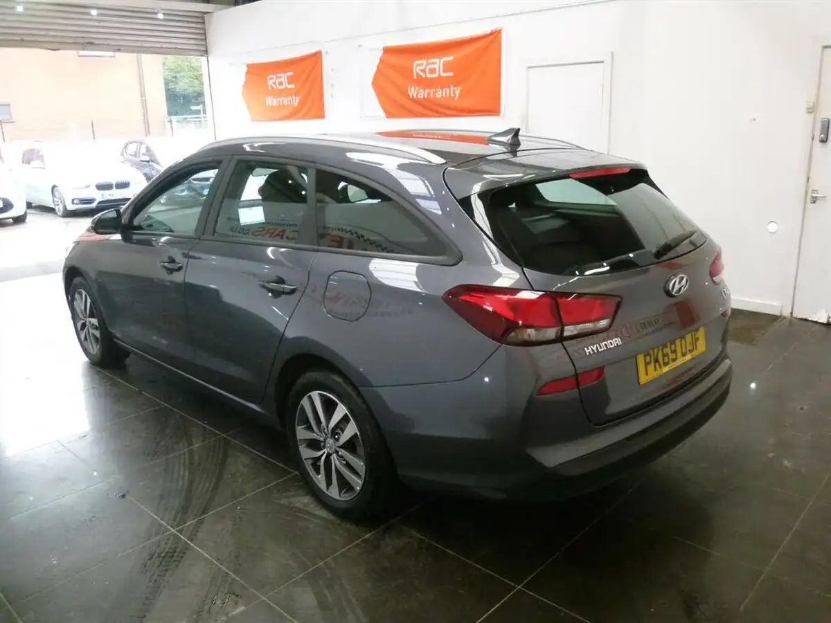 2019-hyundai-i30-10-t-gdi-se-nav-tourer-big-5