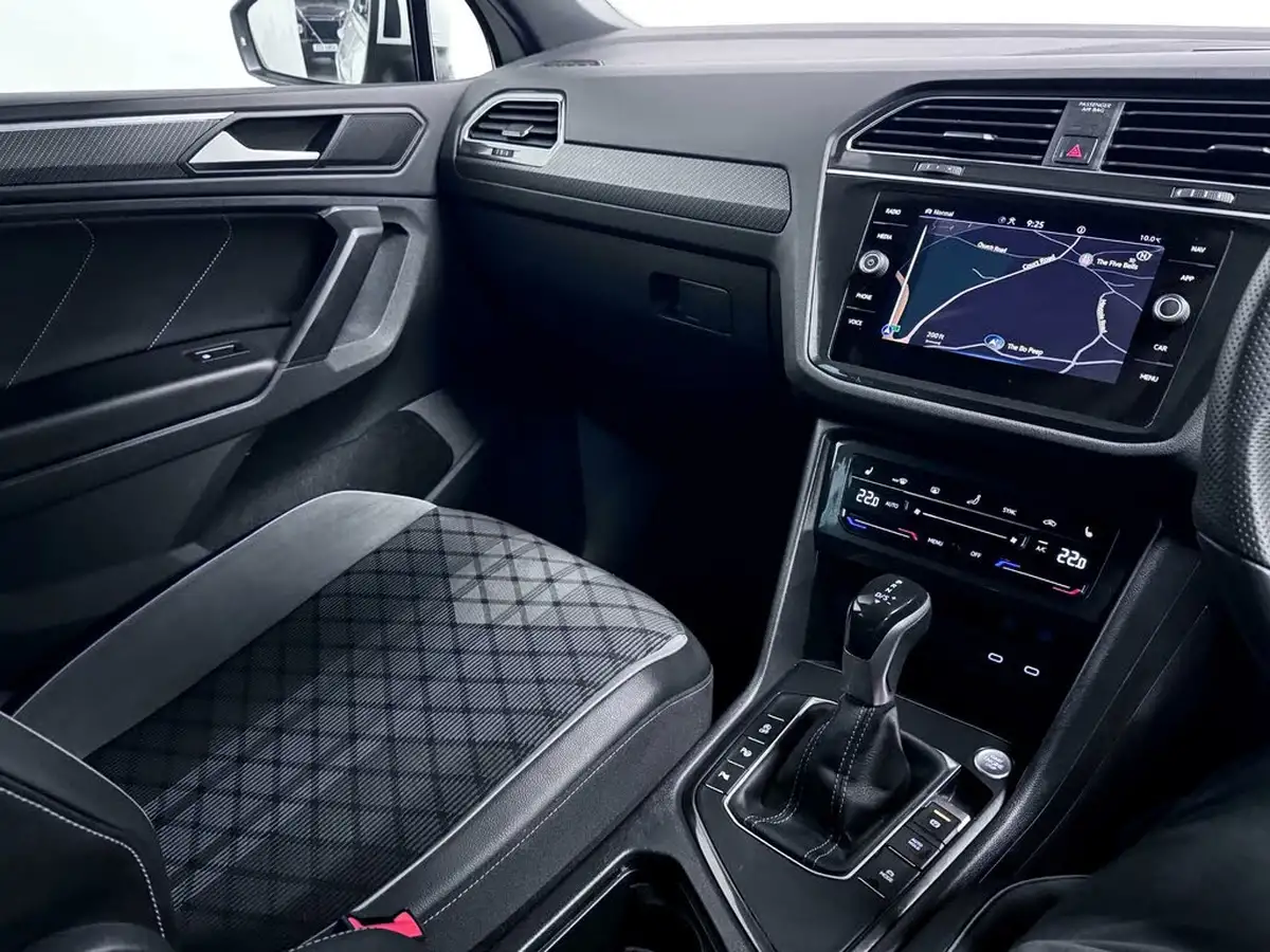 2021-volkswagen-tiguan-15-tsi-r-line-big-22
