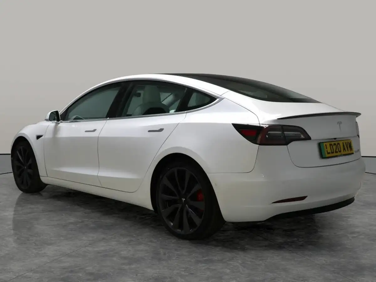 2020-tesla-model-3-e-performance-big-11