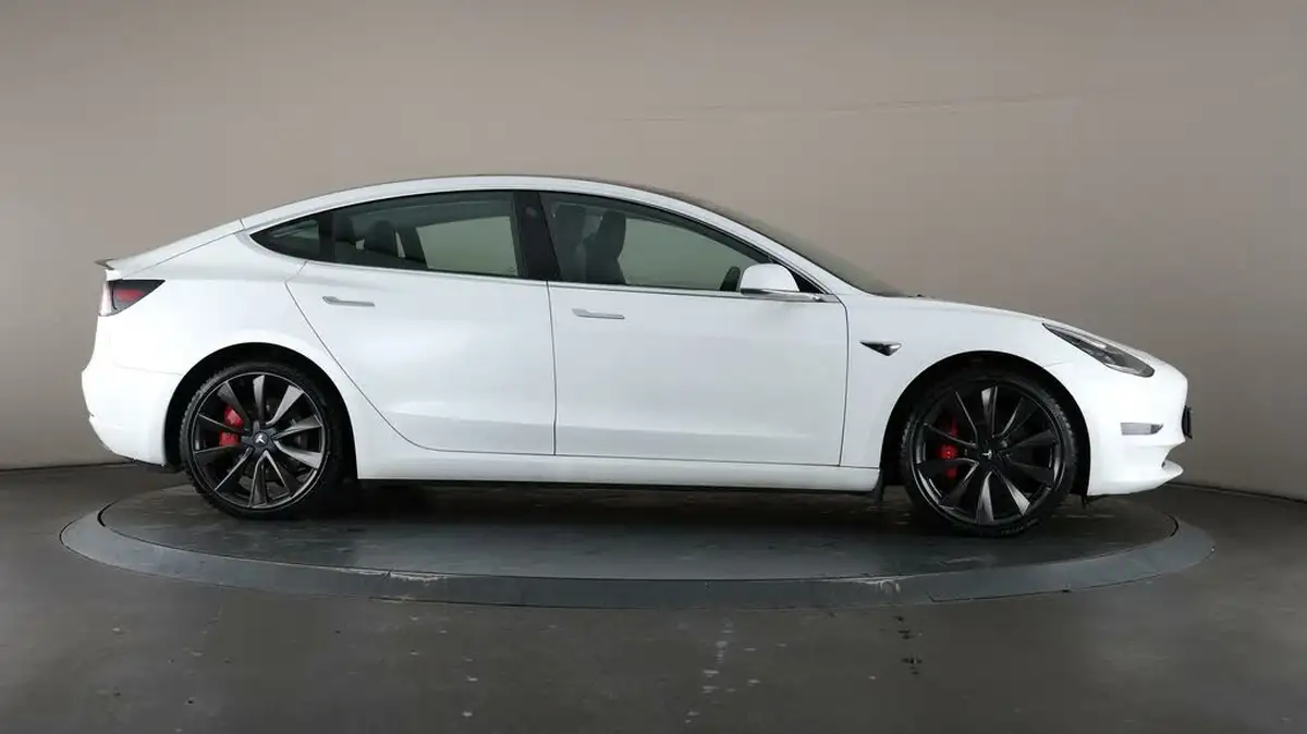 2020-tesla-model-3-e-performance-big-50