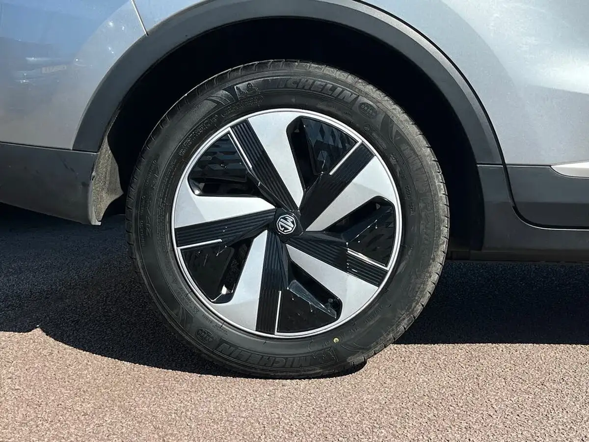 2023-mg-zs-suv-e-trophy-ev-156ps-long-range-big-14