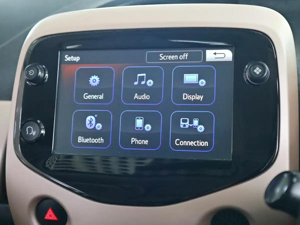 2018-citroen-c1-10-vti-elle-big-35