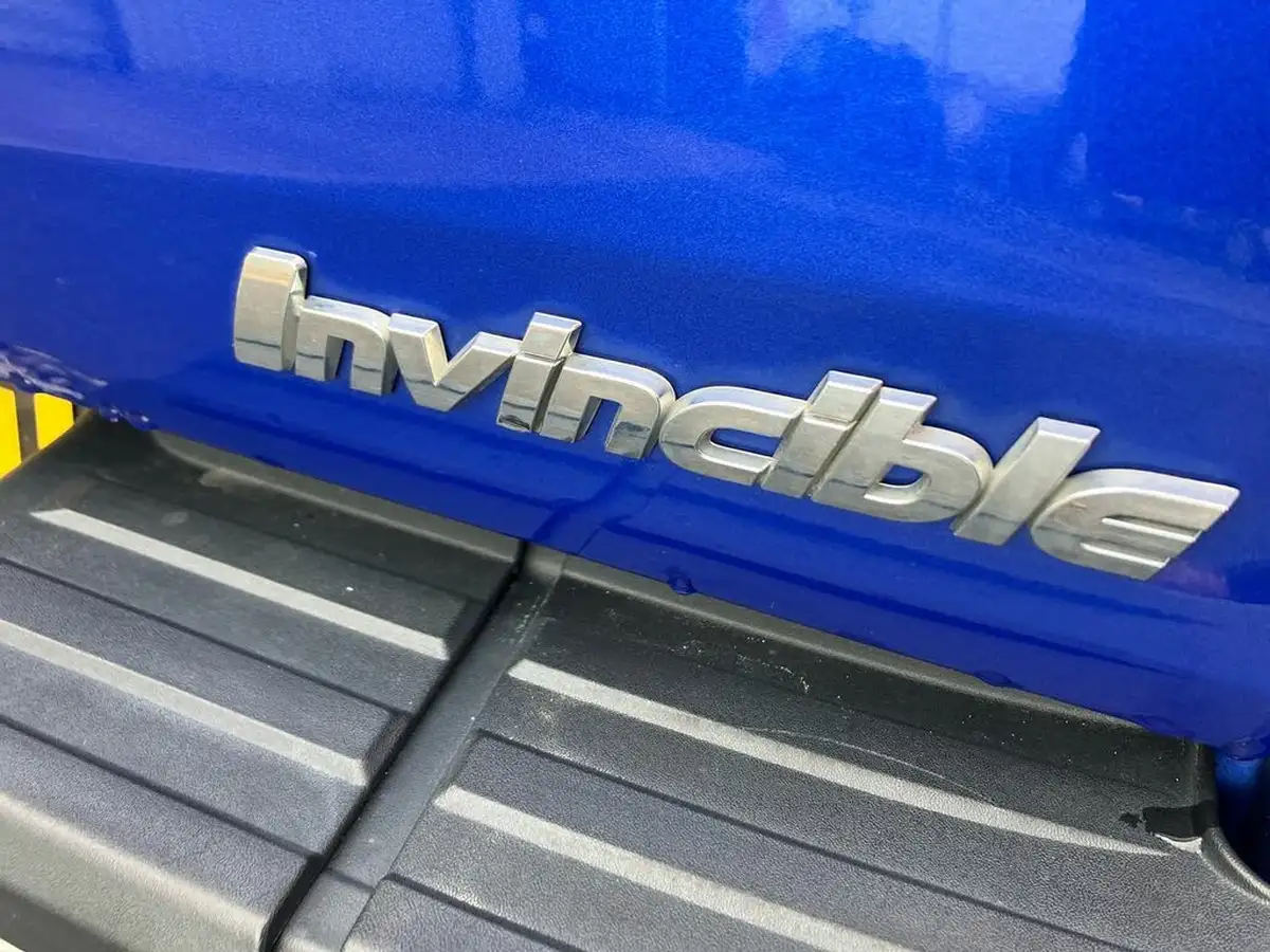 2016-toyota-hi-lux-24d-invincible-x-auto-big-27