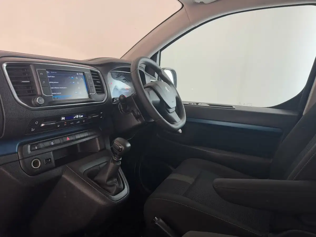 2020-peugeot-traveller-15-bluehdi-active-standardss-big-12