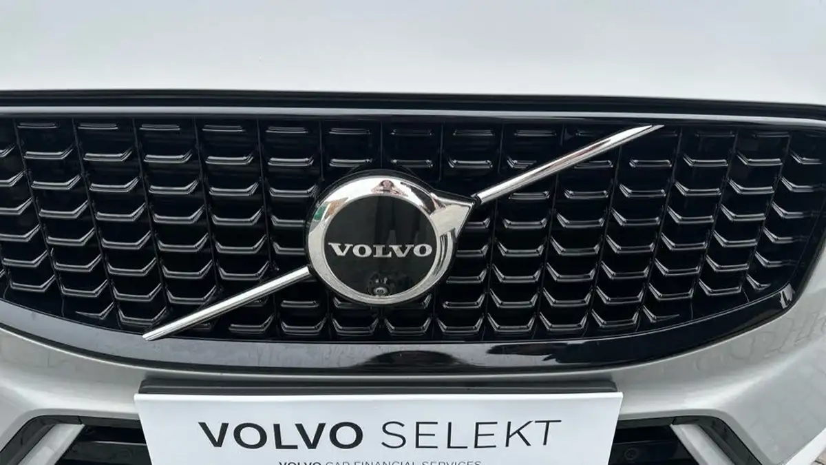2023-volvo-xc60-20td-b4-plus-big-21