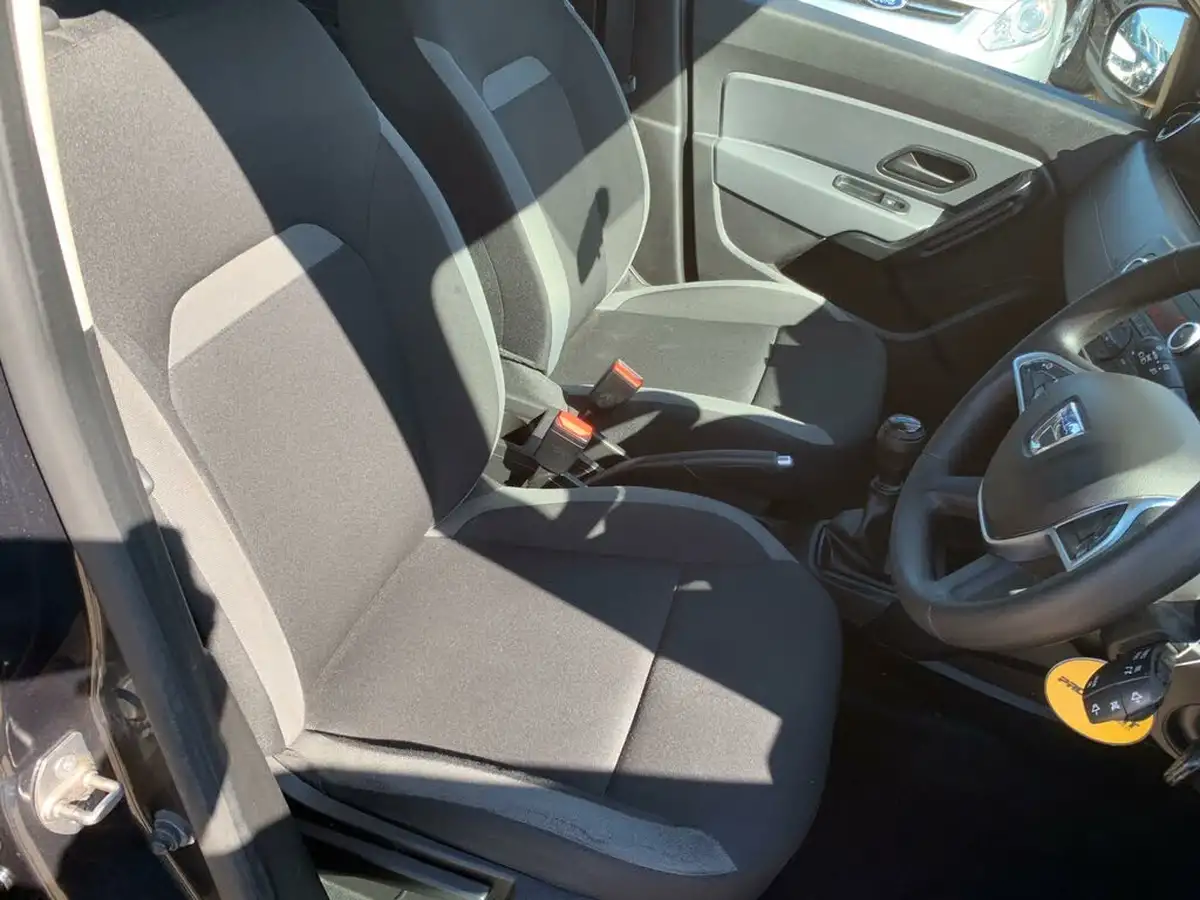 2020-dacia-duster-10-tce-essential-100bhp-ss-big-18