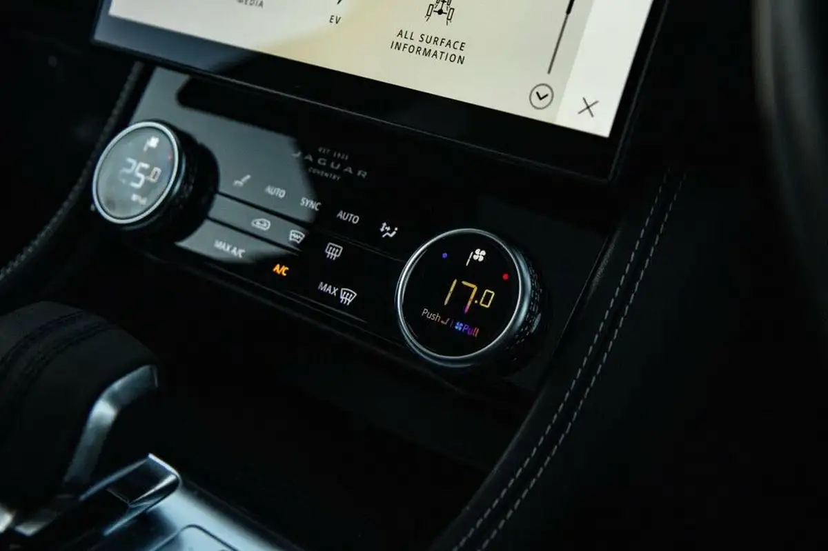 2021-jaguar-f-pace-20-p400e-hse-big-32
