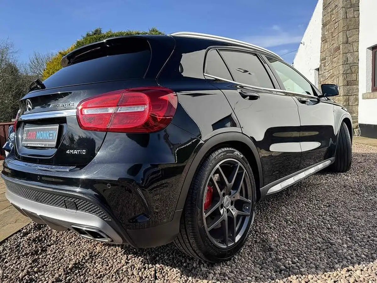 2015-mercedes-benz-gla-class-20-amg-big-2