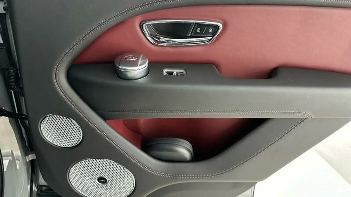 2024-bentley-bentayga-40-v8-s-big-39
