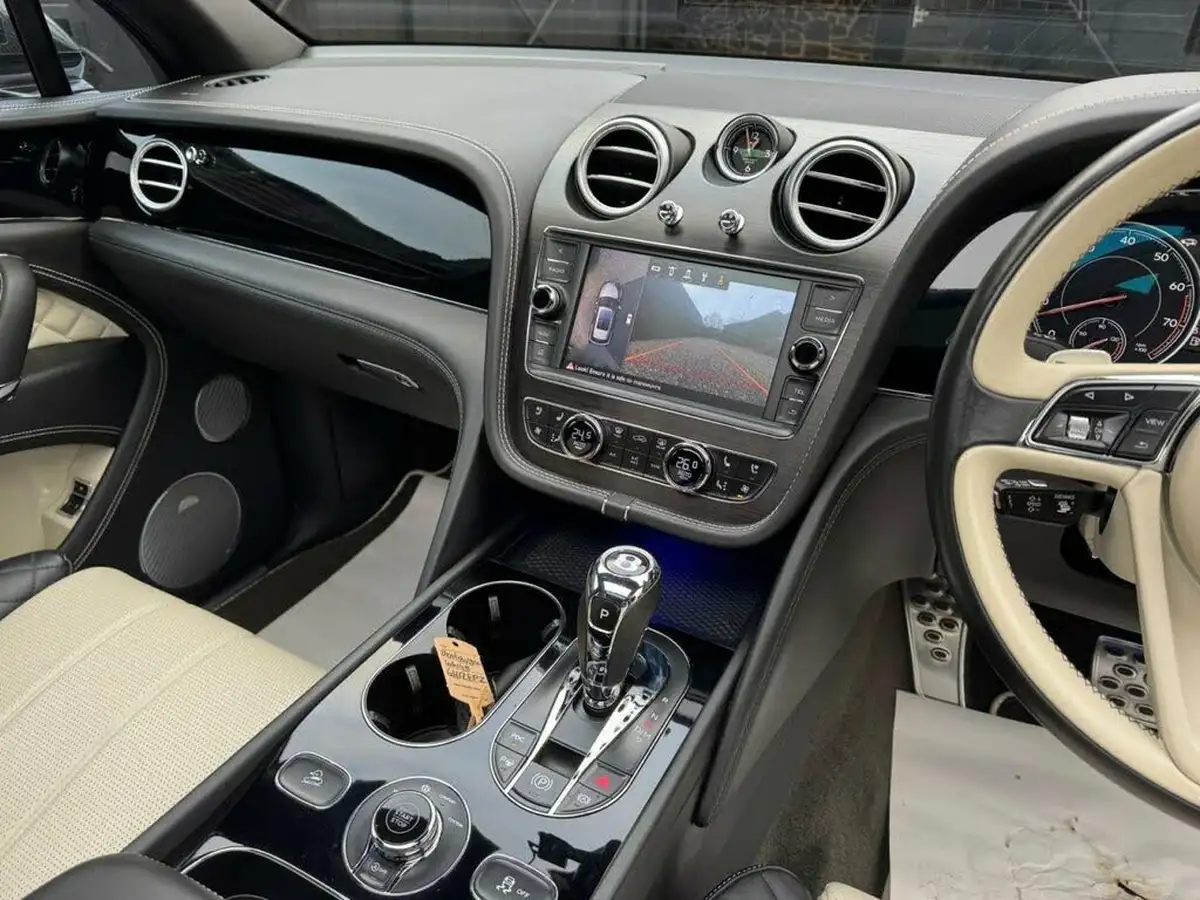 2017-bentley-bentayga-60-w12-big-12