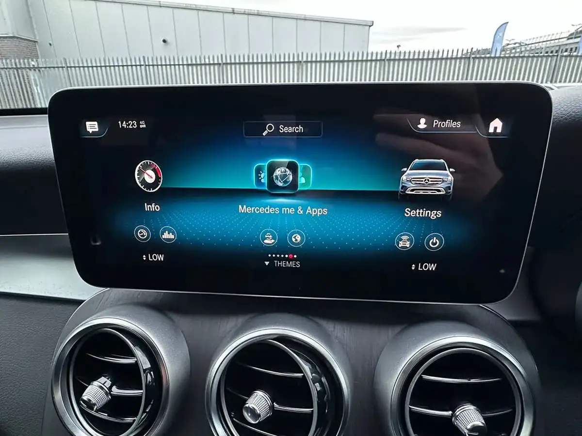2019-mercedes-benz-glc-class-20d-glc220d-amg-line-station-wagon-5d-4matic-plus-big-9
