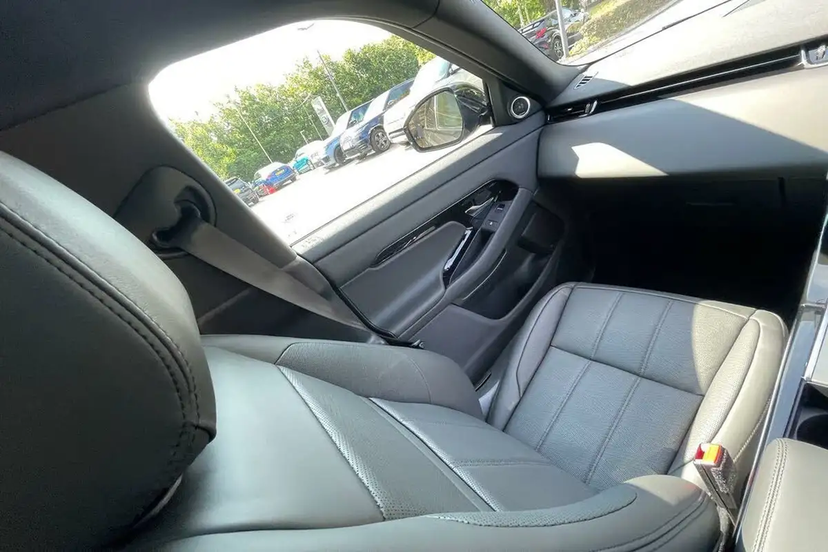 2024-land-rover-range-rover-evoque-15-p270e-dynamic-hse-big-12