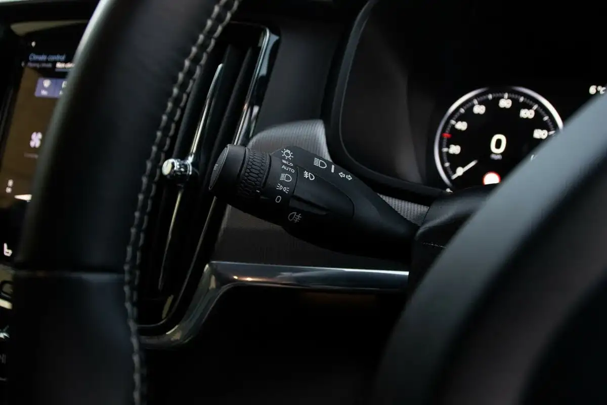 2019-volvo-s90-20td-d4-r-design-plus-big-18