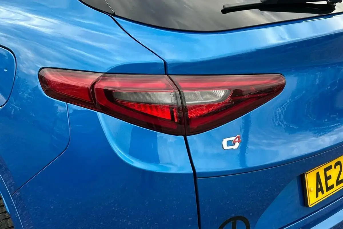2022-alfa-romeo-stelvio-20-veloce-big-26