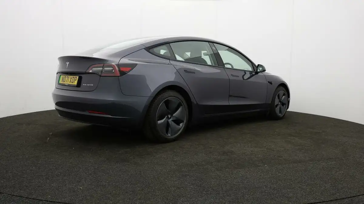 2021-tesla-model-3-e-long-range-awd-big-30