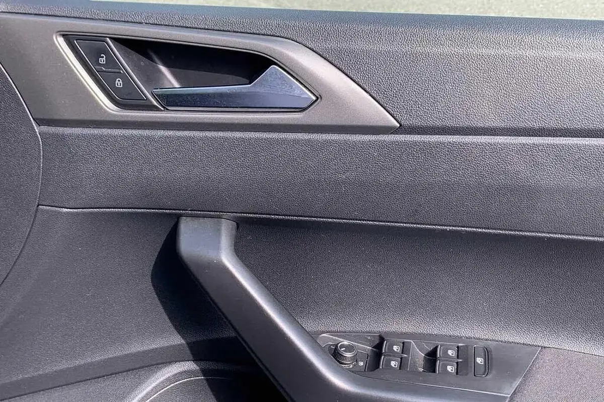 2018-volkswagen-polo-10-se-75ps-big-27