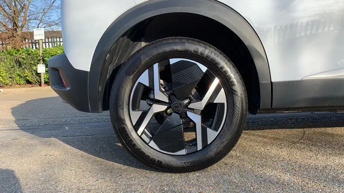2024-peugeot-2008-suv-12-puretech-allure-130ps-big-15