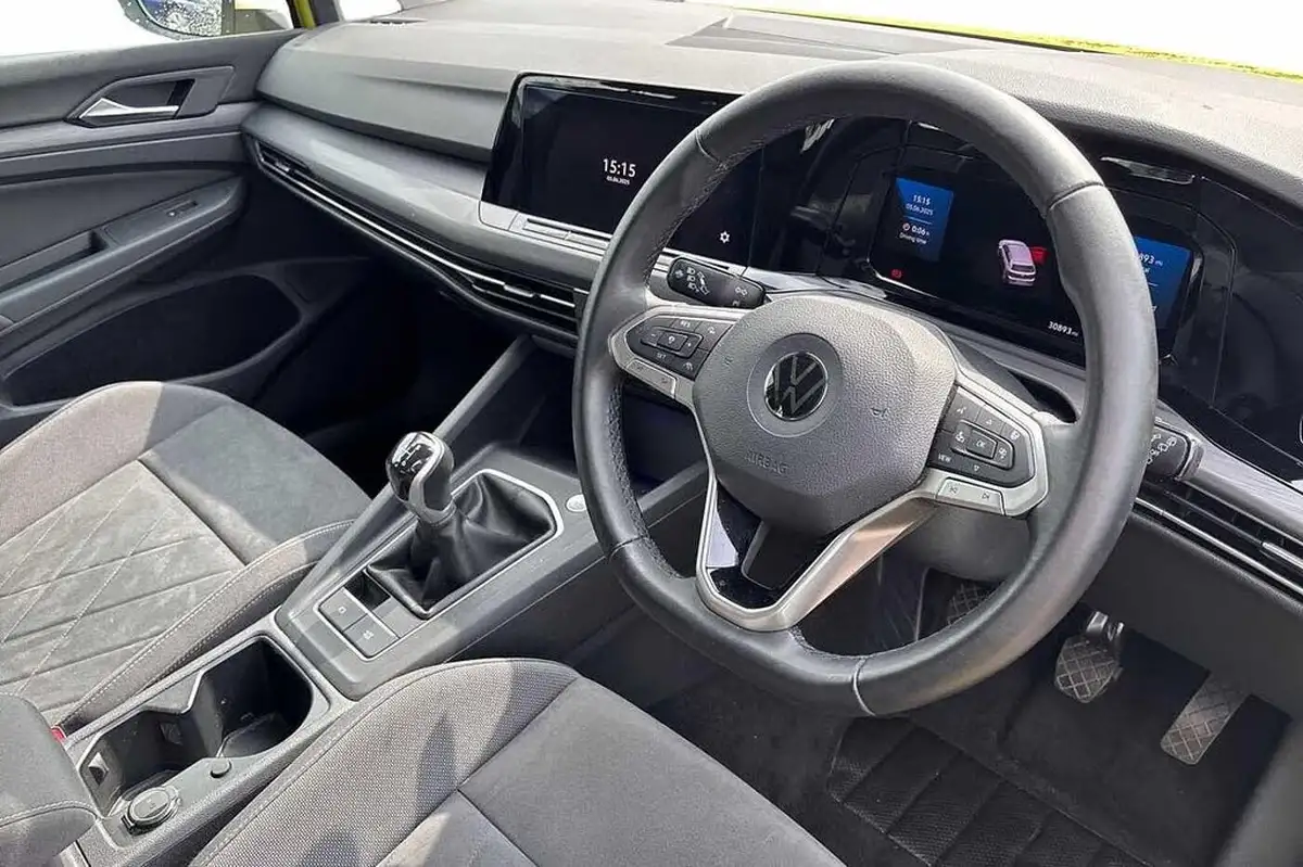 2022-volkswagen-golf-15-tsi-style-130ps-hatchback-big-5
