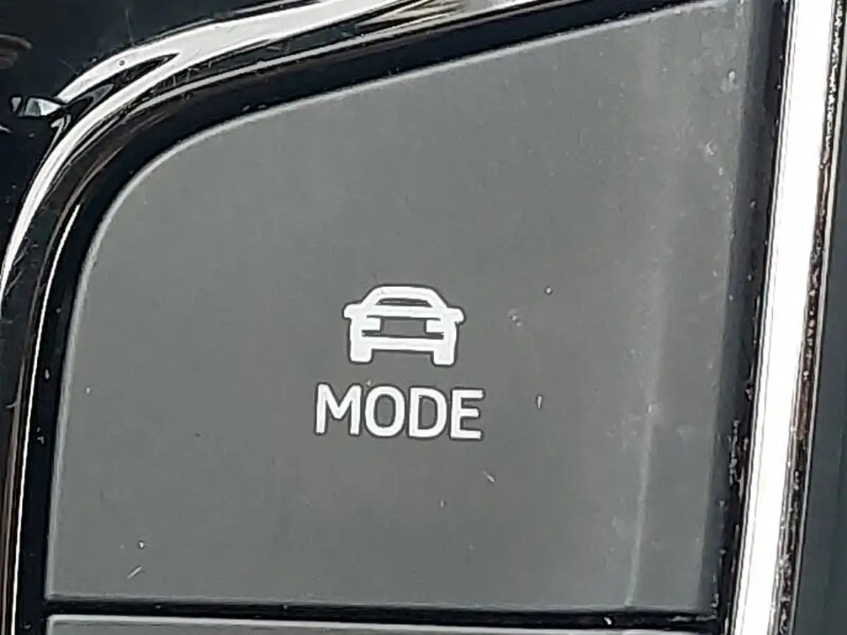 2020-skoda-karoq-15-tsi-se-l-dsg-big-17