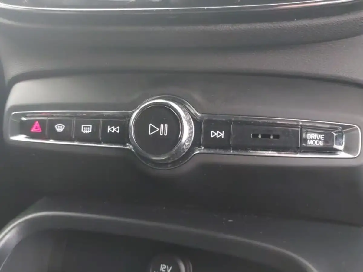2019-volvo-xc40-15-t3-r-design-163bhp-big-15