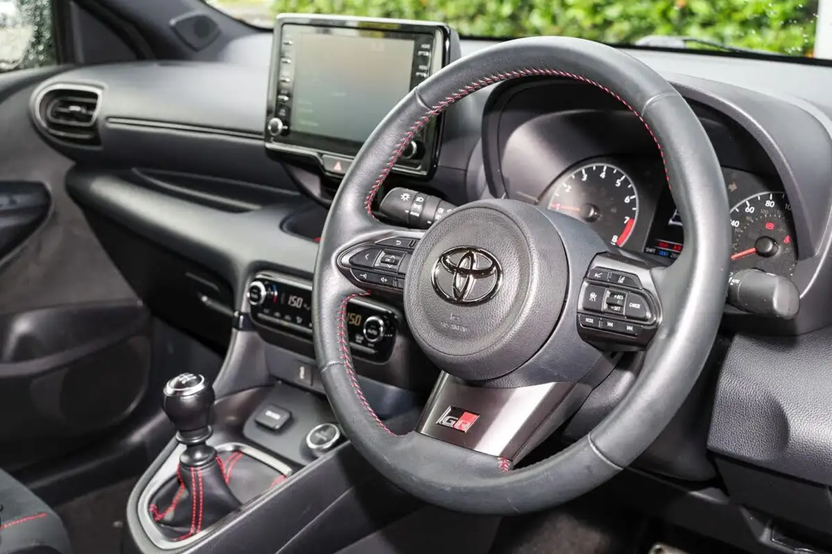 2021-toyota-yaris-16-gr-circuit-pack-big-7
