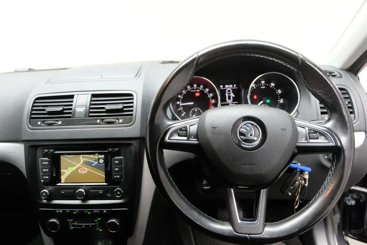 2015-skoda-yeti-20tdi-black-edition-dsg-big-9