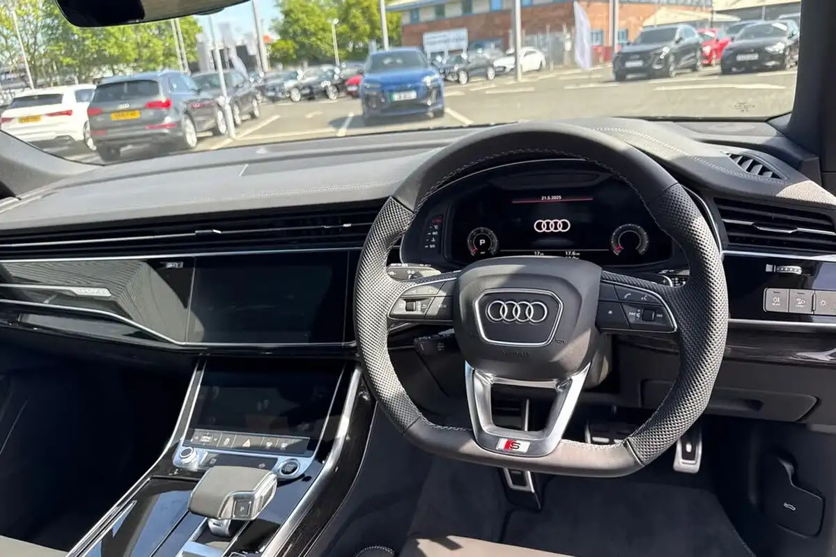 2025-audi-q7-30-45-tdi-black-edition-big-16