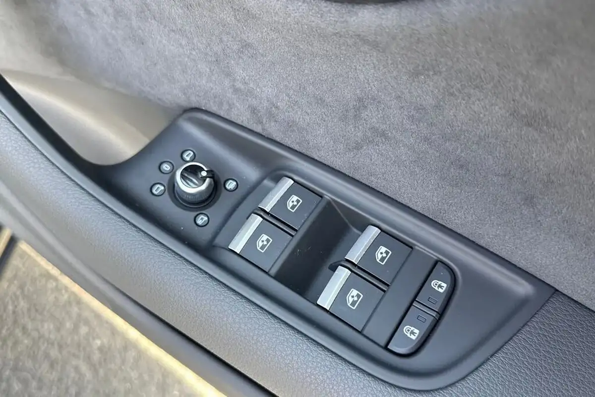 2025-audi-q7-30-45-tdi-black-edition-big-44