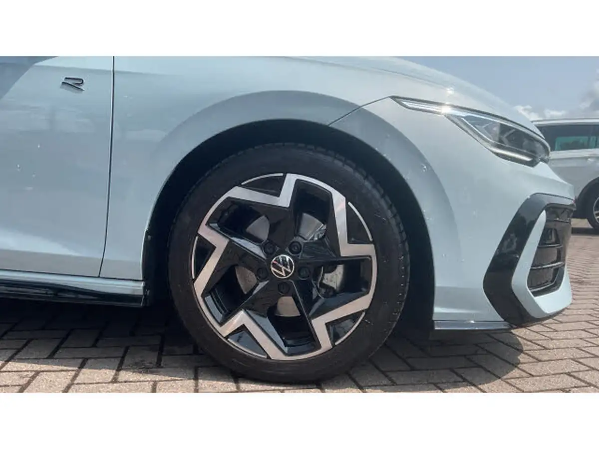 2025-volkswagen-golf-15-tsi-r-line-hatchback-big-4
