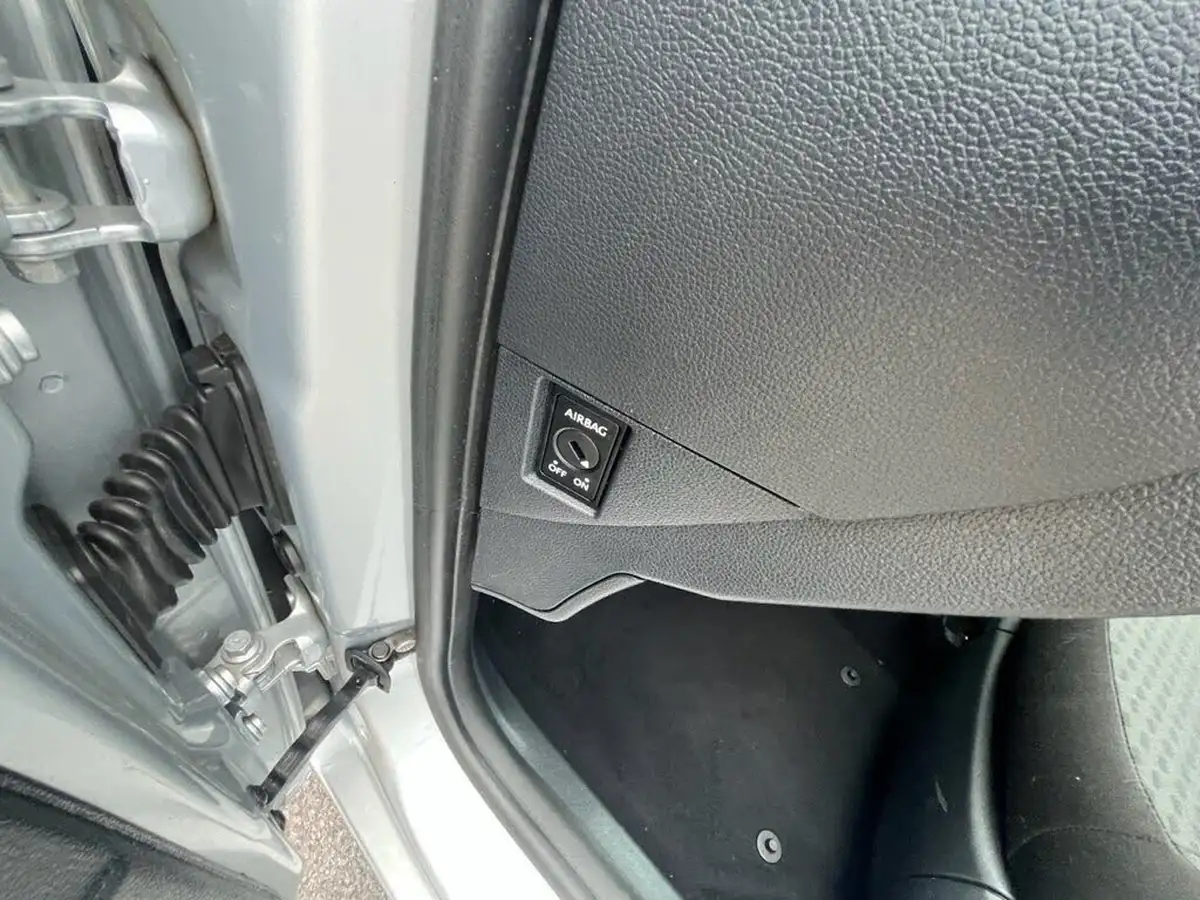 2013-skoda-fabia-12-se-70bhp-hatchback-1198cc-big-18
