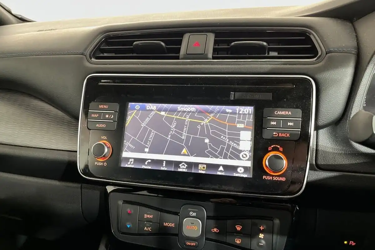 2018-nissan-leaf-e-tekna-110kw-big-21