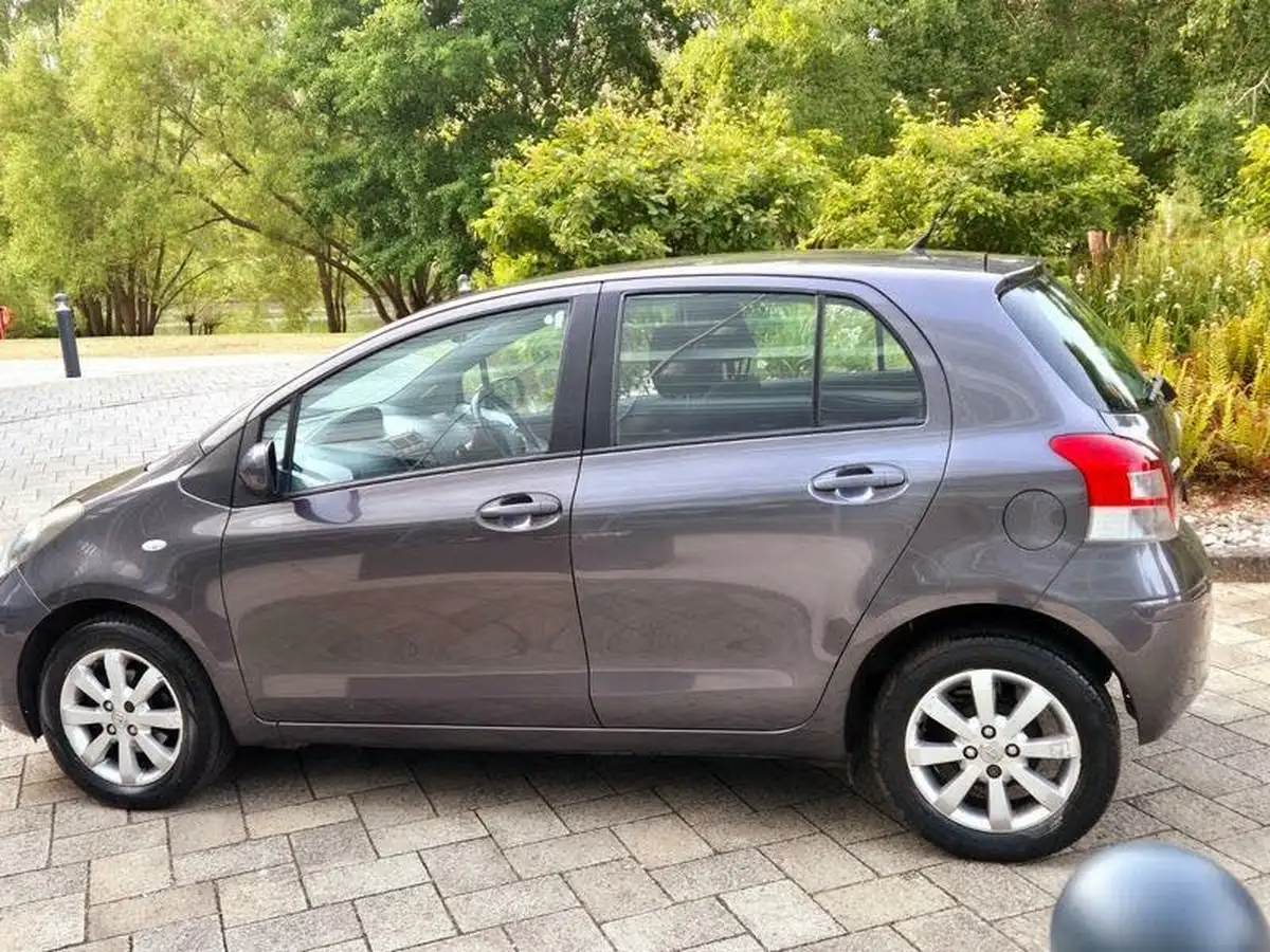 2011-toyota-yaris-133-t-spirit-vvt-i-101bhp-5d-big-6