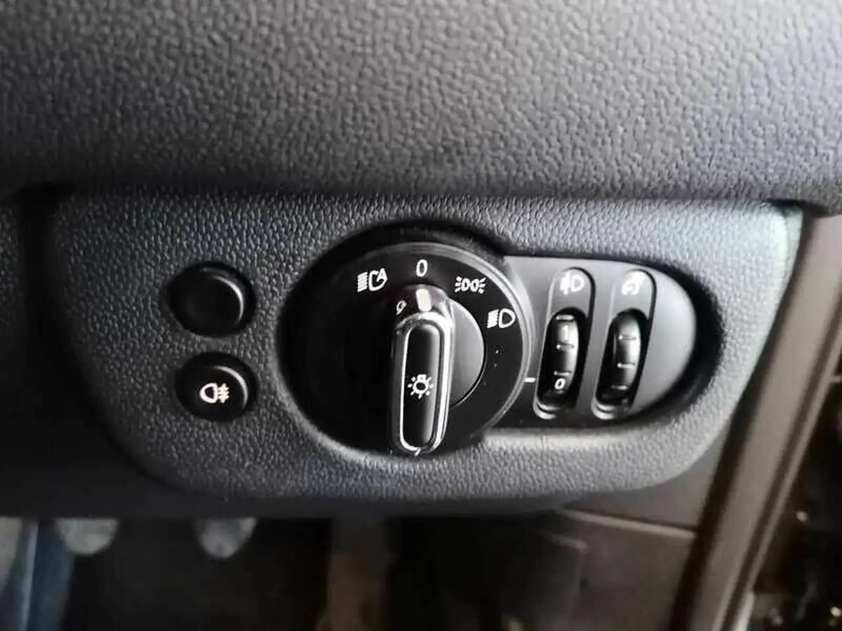 2018-mini-clubman-15-cooper-big-26