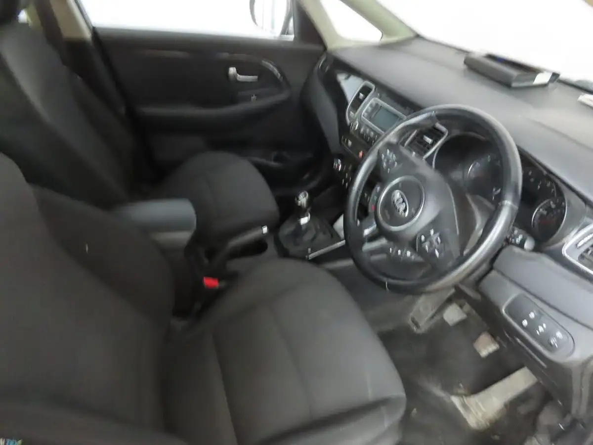 2014-kia-carens-17-crdi-2-114bhp-isg-big-9