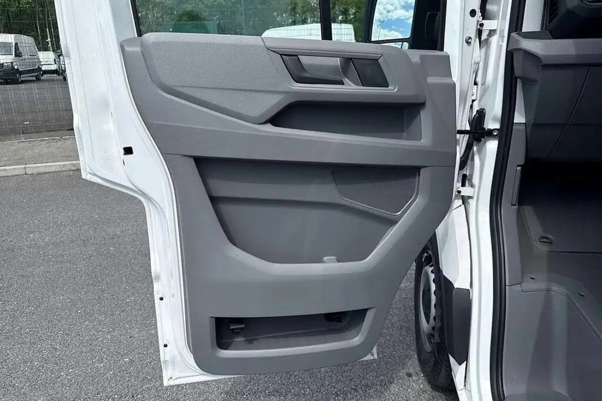 2024-volkswagen-crafter-20tdi-cr35-mwb-commerce-plus-140pseu6d-big-30